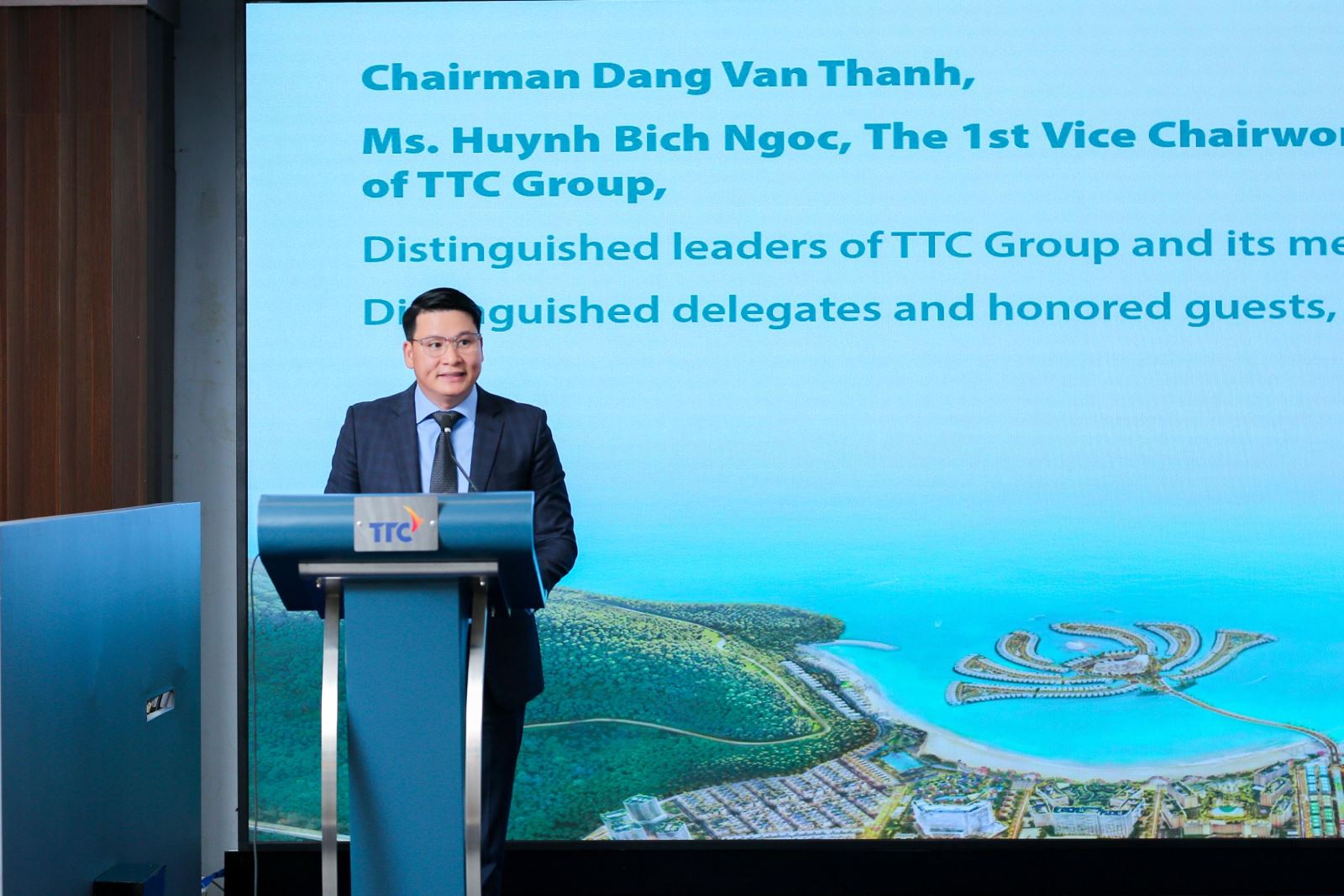 Ông Hà Xuân Bách, Chủ tịch Bsquare, phát biểu tại lễ ký kết. Ghi chú: đặt đầu mục nói về Bsquare và uy tín hợp tác